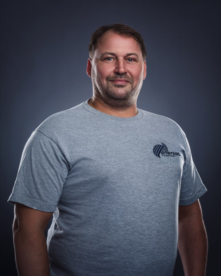 Denis Casper – Logistischer Leiter bei ENERSON